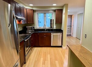 34 Brookside Dr in Stratham, NH - Building Photo - Building Photo
