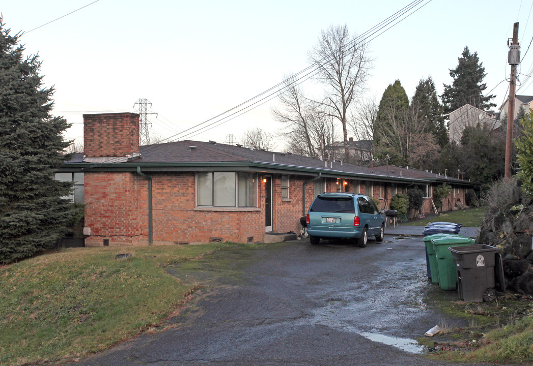 652-662 Sunset Bl. N.E. in Renton, WA - Building Photo