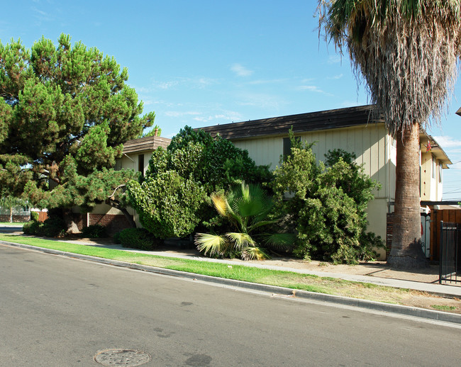 3073 E Simpson Ave in Fresno, CA - Foto de edificio - Building Photo