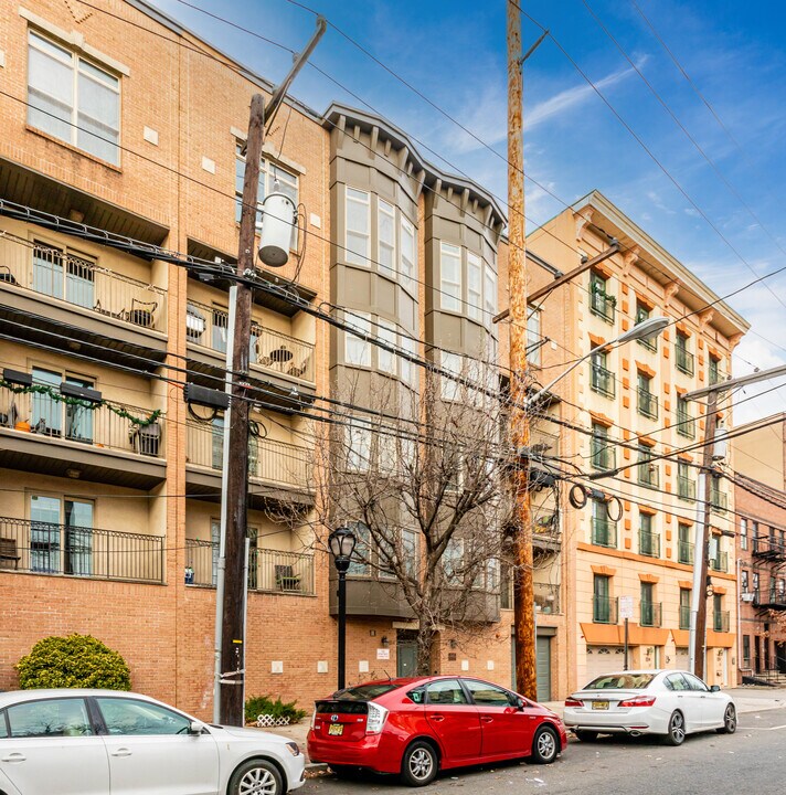 204 Jackson St in Hoboken, NJ - Building Photo