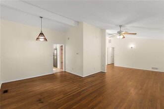 2132 Fairway Cir NE in Atlanta, GA - Foto de edificio - Building Photo