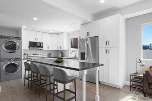 1047 W Boston Ct in North Salt Lake, UT - Building Photo