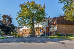 Rainbow Towns in Vaughan, ON - Building Photo