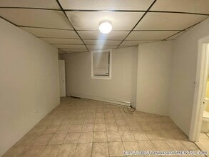 10 Marion St, Unit 1 in Boston, MA - Foto de edificio - Building Photo