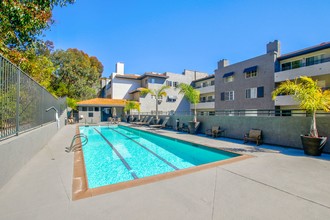 Fashion Terrace in San Diego, CA - Building Photo - Building Photo