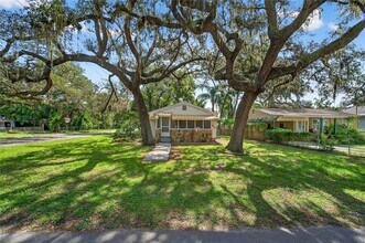 8723 N Dexter Ave in Tampa, FL - Building Photo - Building Photo