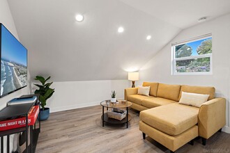 217 N Granados Ave in Solana Beach, CA - Building Photo - Building Photo