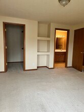 293-295-295 Desplaine Rd in De Pere, WI - Building Photo - Building Photo