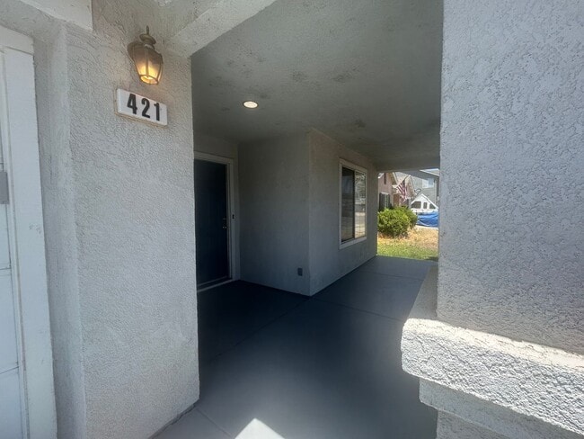 421 Peregrine Dr in Patterson, CA - Building Photo - Building Photo