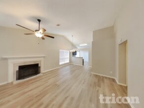 5522 Silver Maple Dr in Arlington, TX - Foto de edificio - Building Photo