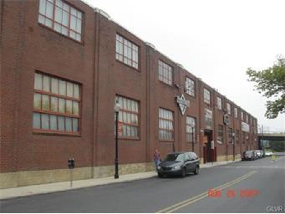 11 W 2nd St in Bethlehem, PA - Building Photo