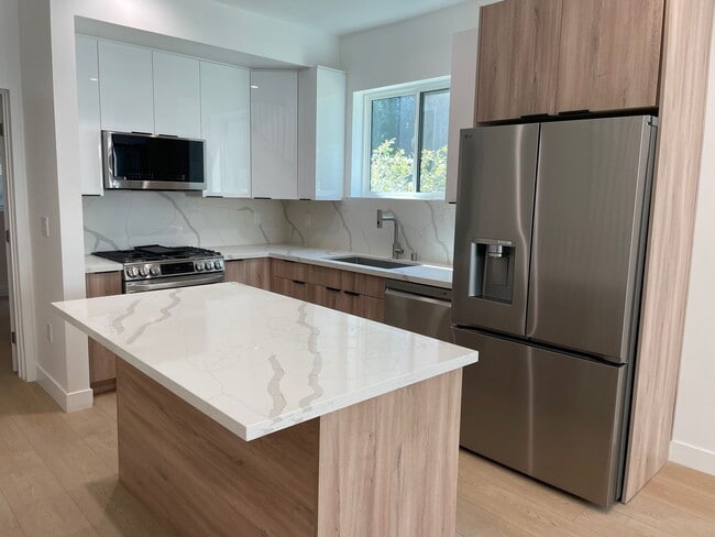 1376 Edgecliffe Dr in Los Angeles, CA - Building Photo - Building Photo
