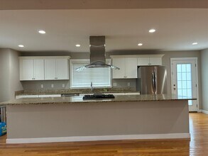 4 Craftsman Ct in South Grafton, MA - Foto de edificio - Building Photo