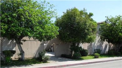 2343 E Garvey Ave N in West Covina, CA - Foto de edificio - Building Photo