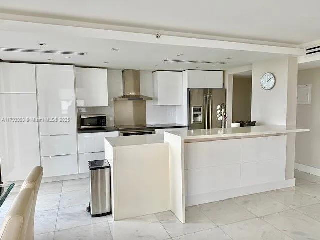 2555 Collins Ave in Miami, FL - Building Photo