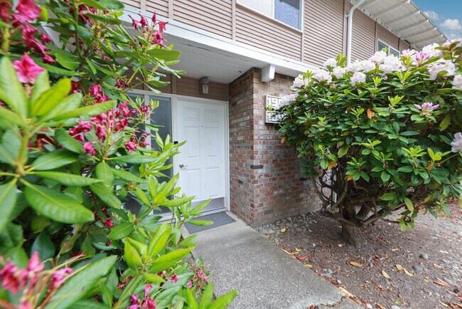 5710 122nd Ave SE, Unit 190 in Bellevue, WA - Building Photo - Building Photo