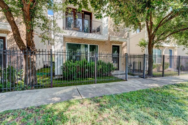 1220 Summer St in Houston, TX - Building Photo - Building Photo