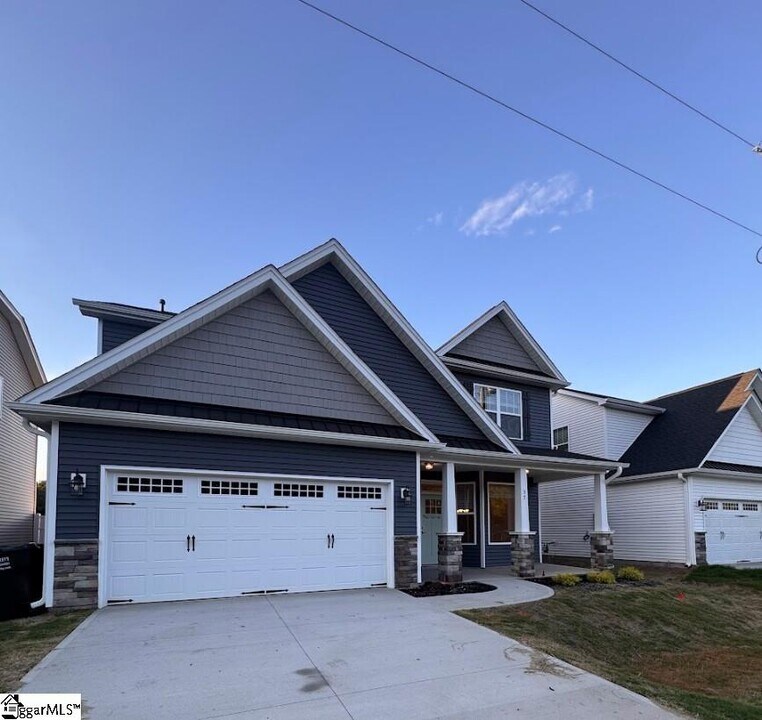 37 Snowmill Rd in Woodruff, SC - Building Photo