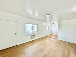 252 W Elm Ave in Burbank, CA - Building Photo - Building Photo