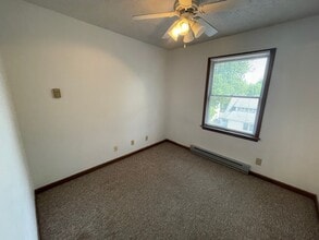 Leslie Manor Apartments in West Lafayette, IN - Foto de edificio - Building Photo