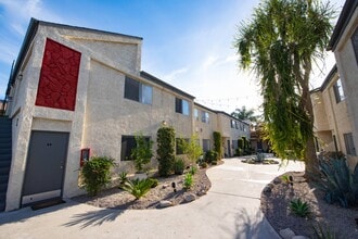 The Canyons at Santa Clarita Apartments in Santa Clarita, CA - Foto de edificio - Building Photo