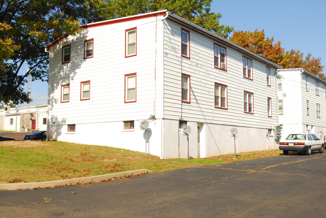 130-132 E Church St in Souderton, PA - Building Photo