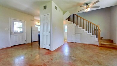 209 Jackman St in San Marcos, TX - Foto de edificio - Building Photo