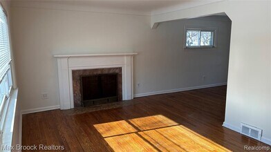 2405 Pembroke Rd in Birmingham, MI - Building Photo - Building Photo