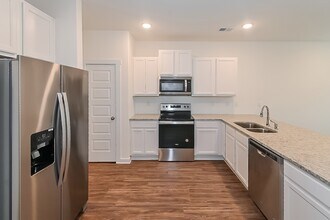 516 The Heights Ln in Calera, AL - Foto de edificio - Building Photo