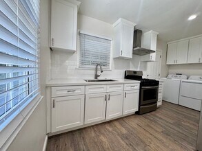 810 E Chestnut St in Glendale, CA - Building Photo - Building Photo