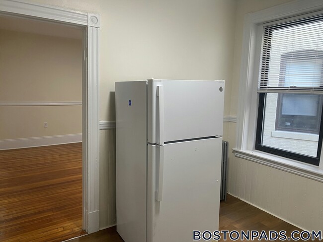 885 Massachusetts Ave in Cambridge, MA - Building Photo - Building Photo