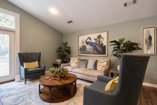 Heron on the Bluffs in Savannah, GA - Foto de edificio - Interior Photo