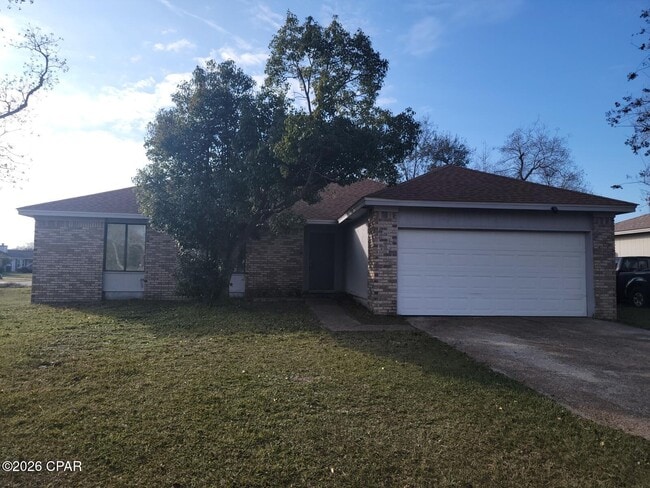 property at 3727 Greentree Pl