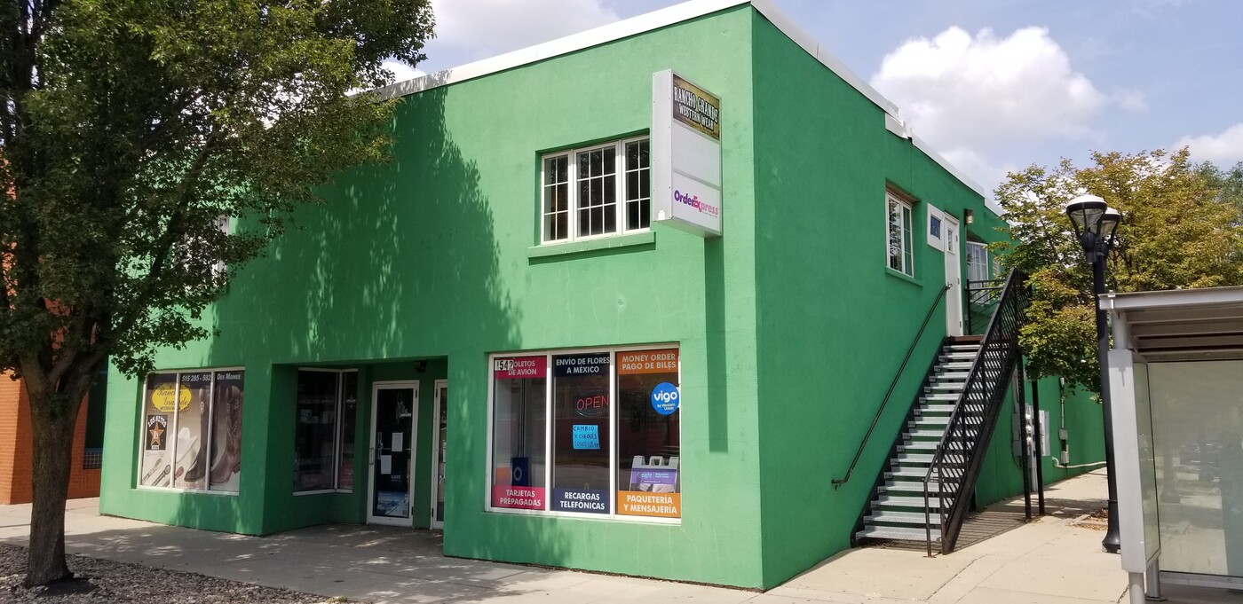 La Placita on East Grand in Des Moines, IA - Building Photo