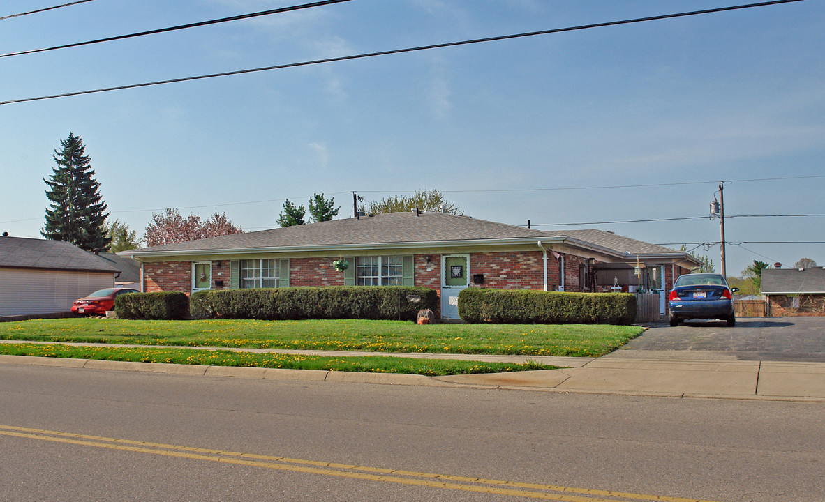 708-722 W Lake Ave in New Carlisle, OH - Building Photo