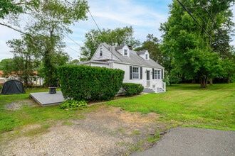 19 Longview Ave in Danbury, CT - Building Photo - Building Photo