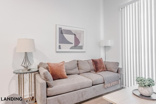 515 Corso Ln, Unit 912