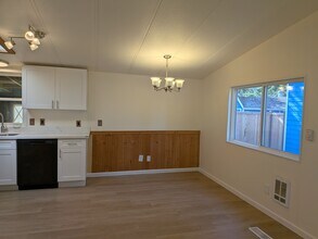 6010 Knoble Rd E in Spanaway, WA - Foto de edificio - Building Photo