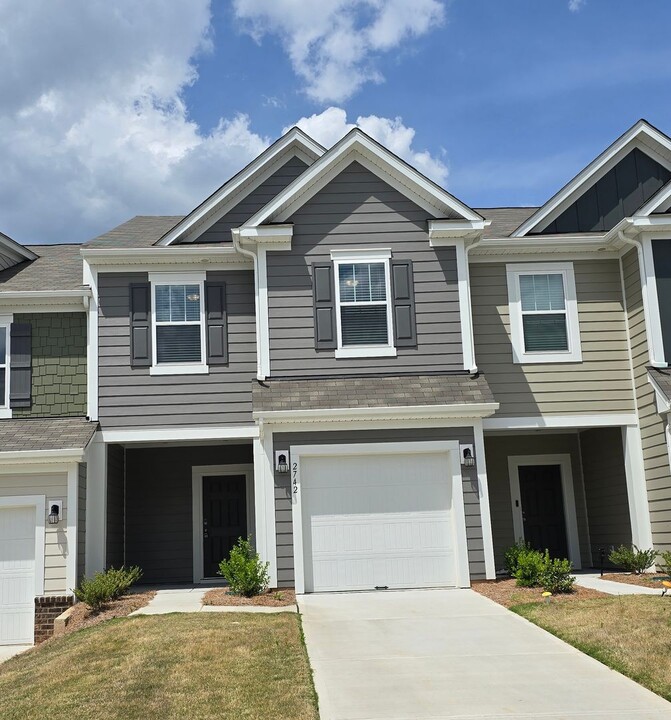 2742 Yeager Dr NW in Concord, NC - Building Photo
