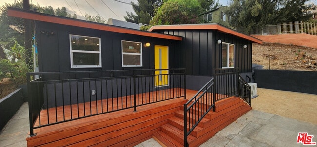 3015 1/2 Future Pl in Los Angeles, CA - Building Photo - Building Photo