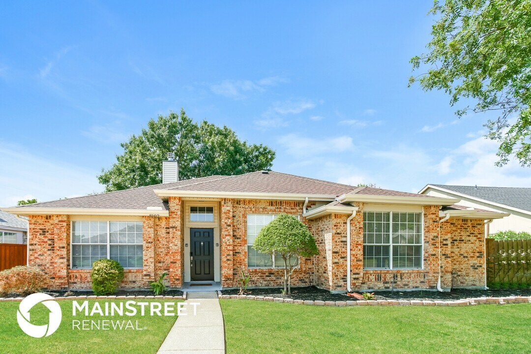 8102 Lake Bend Dr in Rowlett, TX - Building Photo