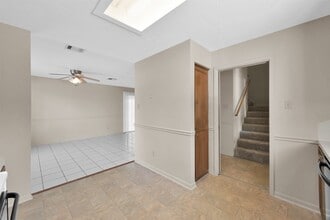 1603 Hazelwood St in Conroe, TX - Foto de edificio - Building Photo