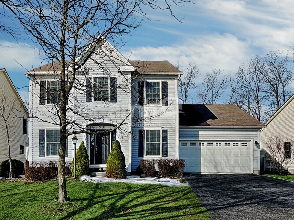 1961 Creekview Dr in Marysville, OH - Foto de edificio