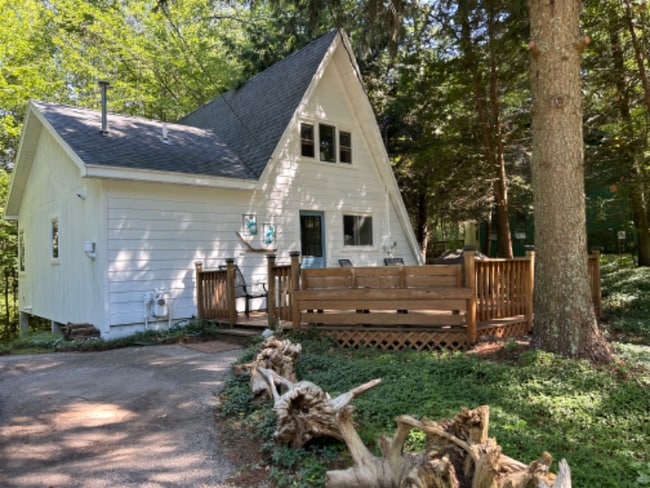 4281 W Fox Farm Rd in Manistee, MI - Building Photo - Building Photo