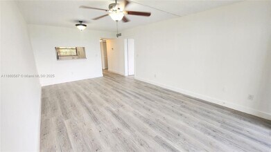 10875 SW 112th Ave in Miami, FL - Building Photo - Building Photo