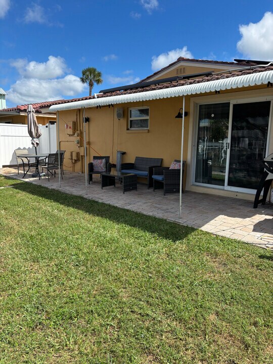2600 N Paula Dr in Dunedin, FL - Building Photo