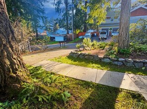 106 N 140th St in Seattle, WA - Building Photo - Building Photo