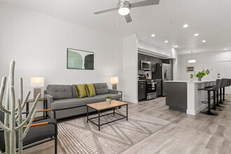 9450 W Cabela Dr in Glendale, AZ - Building Photo - Building Photo
