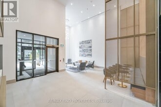 430-1430 Square One Dr in Mississauga, ON - Building Photo - Building Photo
