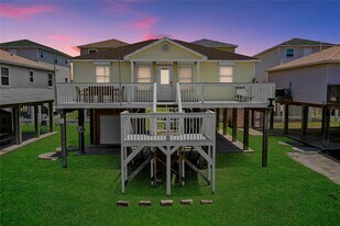 81 Santar Loop in Surfside Beach, TX - Building Photo